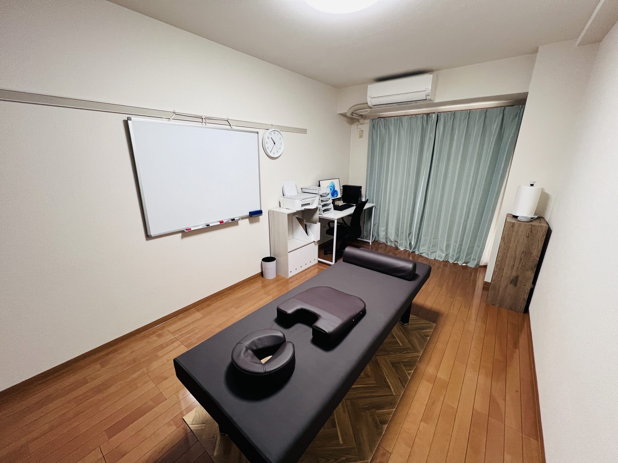 落ち着いた雰囲気の施術室